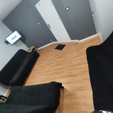 3030 Jana Spychalskiego 32 - Tanie Pokoje W Apartamencie - Samodzielne Zameldowanie - Self Check In Poznań Esterno foto