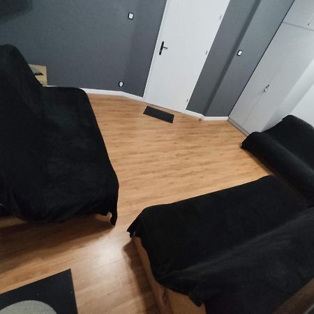 3030 Jana Spychalskiego 32 - Tanie Pokoje W Apartamencie - Samodzielne Zameldowanie - Self Check In Poznań Esterno foto