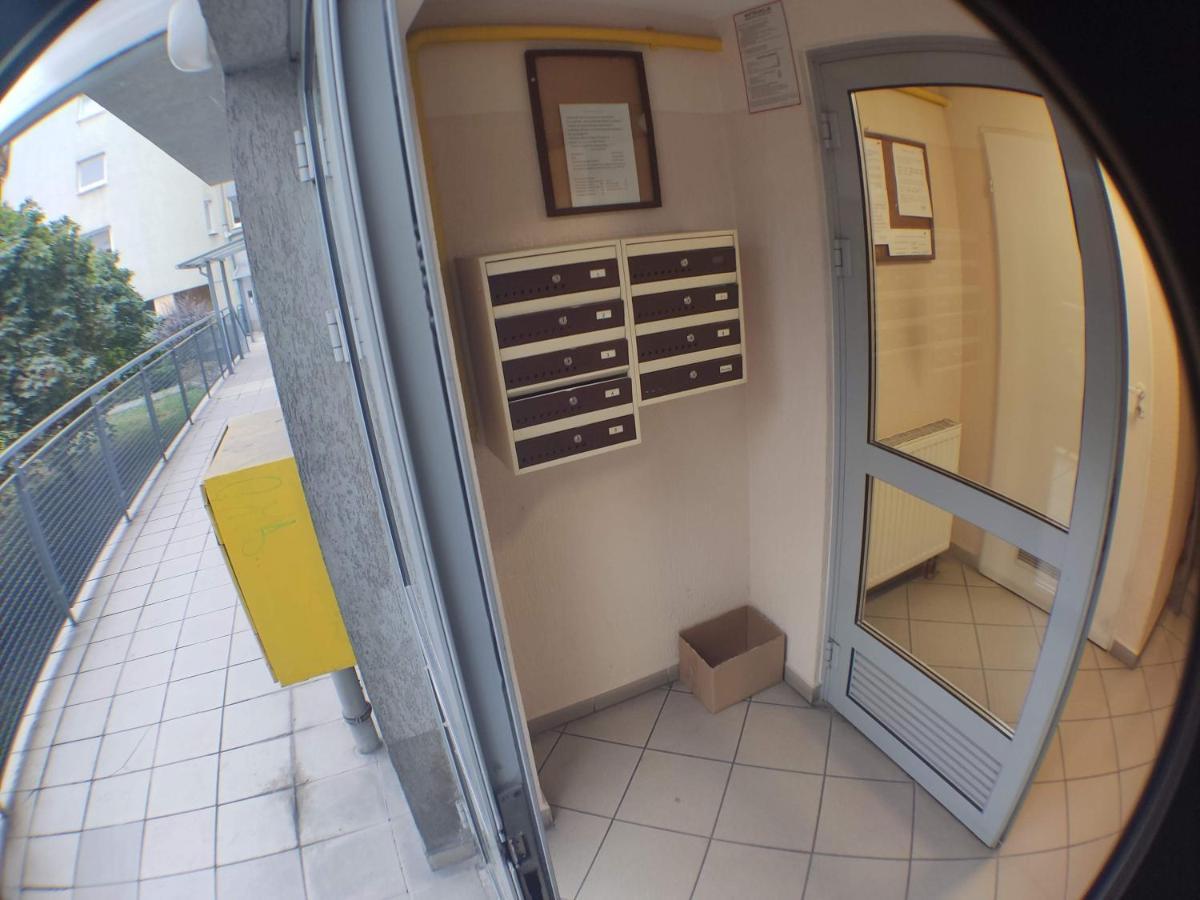 3030 Jana Spychalskiego 32 - Tanie Pokoje W Apartamencie - Samodzielne Zameldowanie - Self Check In Poznań Esterno foto