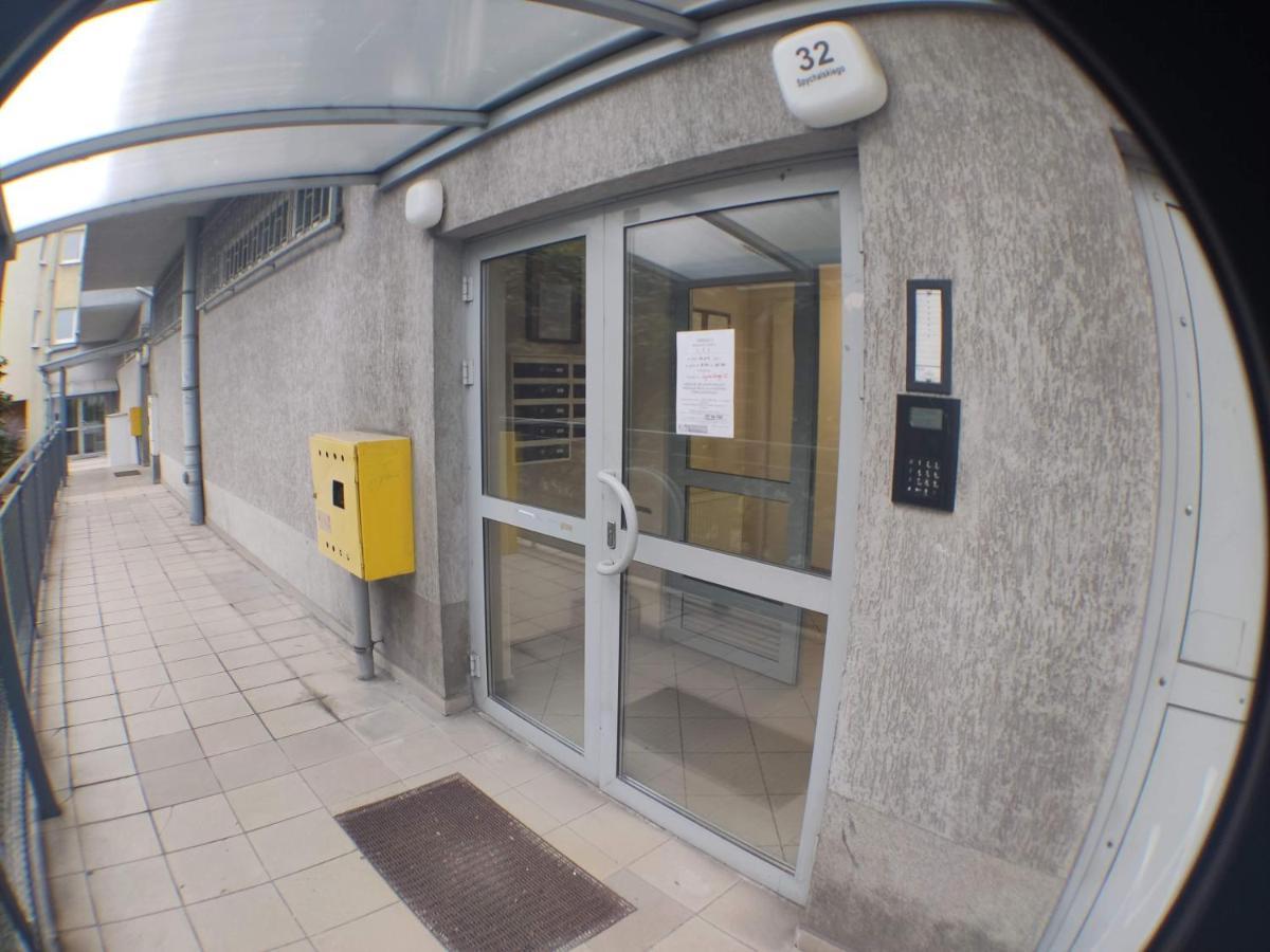 3030 Jana Spychalskiego 32 - Tanie Pokoje W Apartamencie - Samodzielne Zameldowanie - Self Check In Poznań Esterno foto