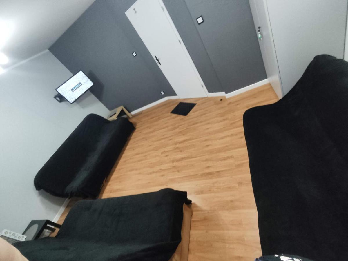 3030 Jana Spychalskiego 32 - Tanie Pokoje W Apartamencie - Samodzielne Zameldowanie - Self Check In Poznań Esterno foto