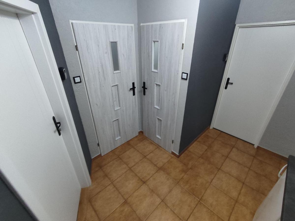 3030 Jana Spychalskiego 32 - Tanie Pokoje W Apartamencie - Samodzielne Zameldowanie - Self Check In Poznań Esterno foto