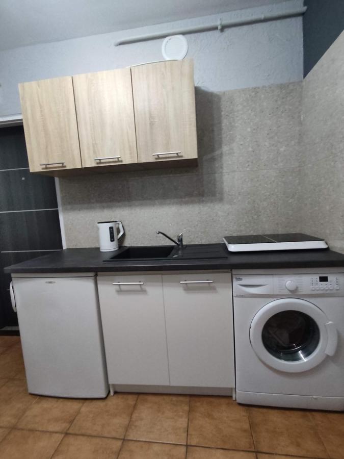 3030 Jana Spychalskiego 32 - Tanie Pokoje W Apartamencie - Samodzielne Zameldowanie - Self Check In Poznań Esterno foto