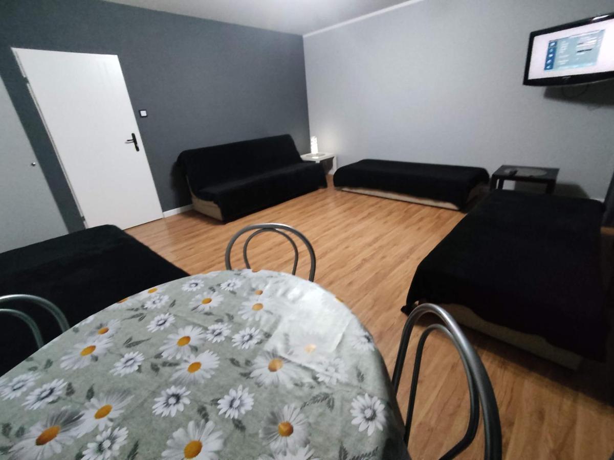 3030 Jana Spychalskiego 32 - Tanie Pokoje W Apartamencie - Samodzielne Zameldowanie - Self Check In Poznań Esterno foto