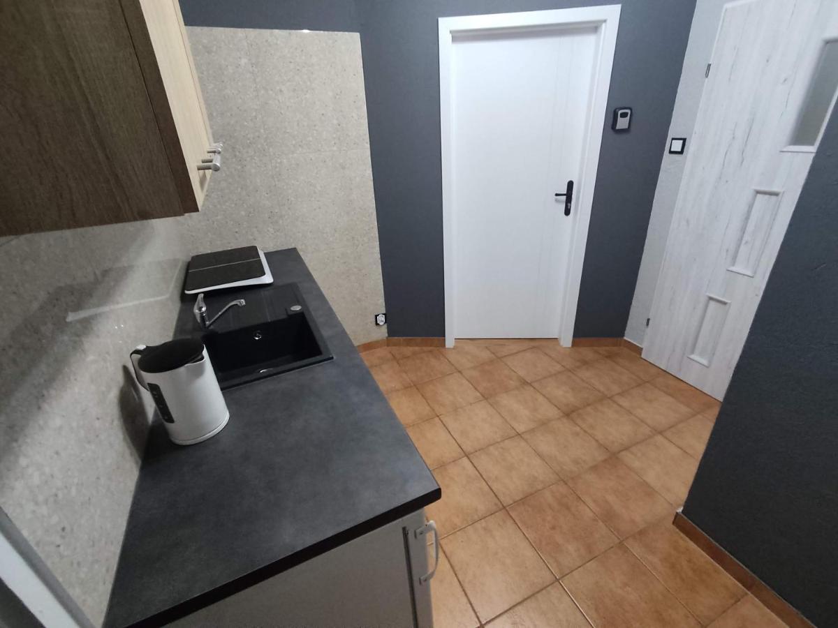 3030 Jana Spychalskiego 32 - Tanie Pokoje W Apartamencie - Samodzielne Zameldowanie - Self Check In Poznań Esterno foto