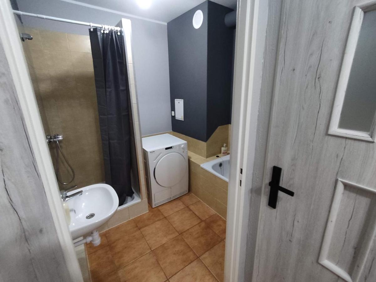 3030 Jana Spychalskiego 32 - Tanie Pokoje W Apartamencie - Samodzielne Zameldowanie - Self Check In Poznań Esterno foto