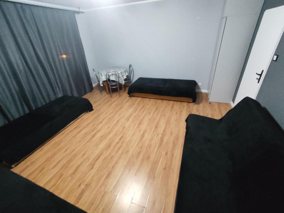 3030 Jana Spychalskiego 32 - Tanie Pokoje W Apartamencie - Samodzielne Zameldowanie - Self Check In Poznań Esterno foto