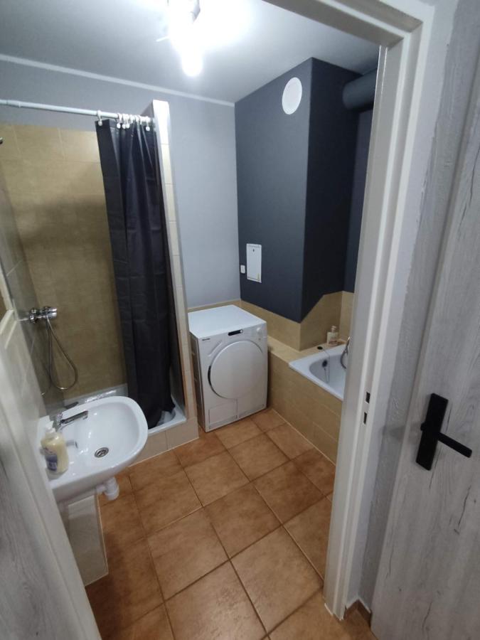 3030 Jana Spychalskiego 32 - Tanie Pokoje W Apartamencie - Samodzielne Zameldowanie - Self Check In Poznań Esterno foto