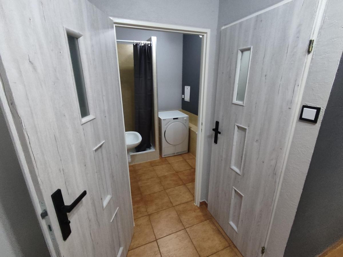 3030 Jana Spychalskiego 32 - Tanie Pokoje W Apartamencie - Samodzielne Zameldowanie - Self Check In Poznań Esterno foto