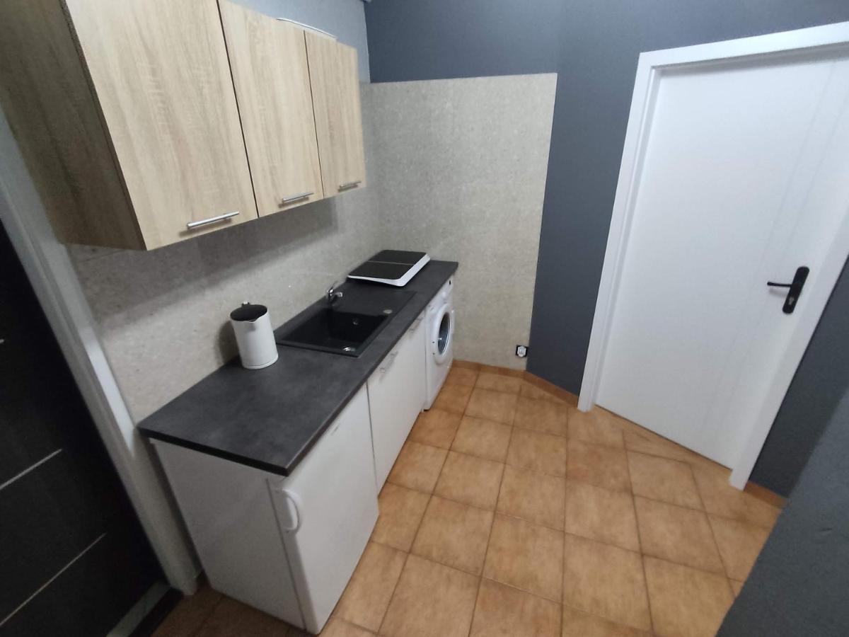 3030 Jana Spychalskiego 32 - Tanie Pokoje W Apartamencie - Samodzielne Zameldowanie - Self Check In Poznań Esterno foto