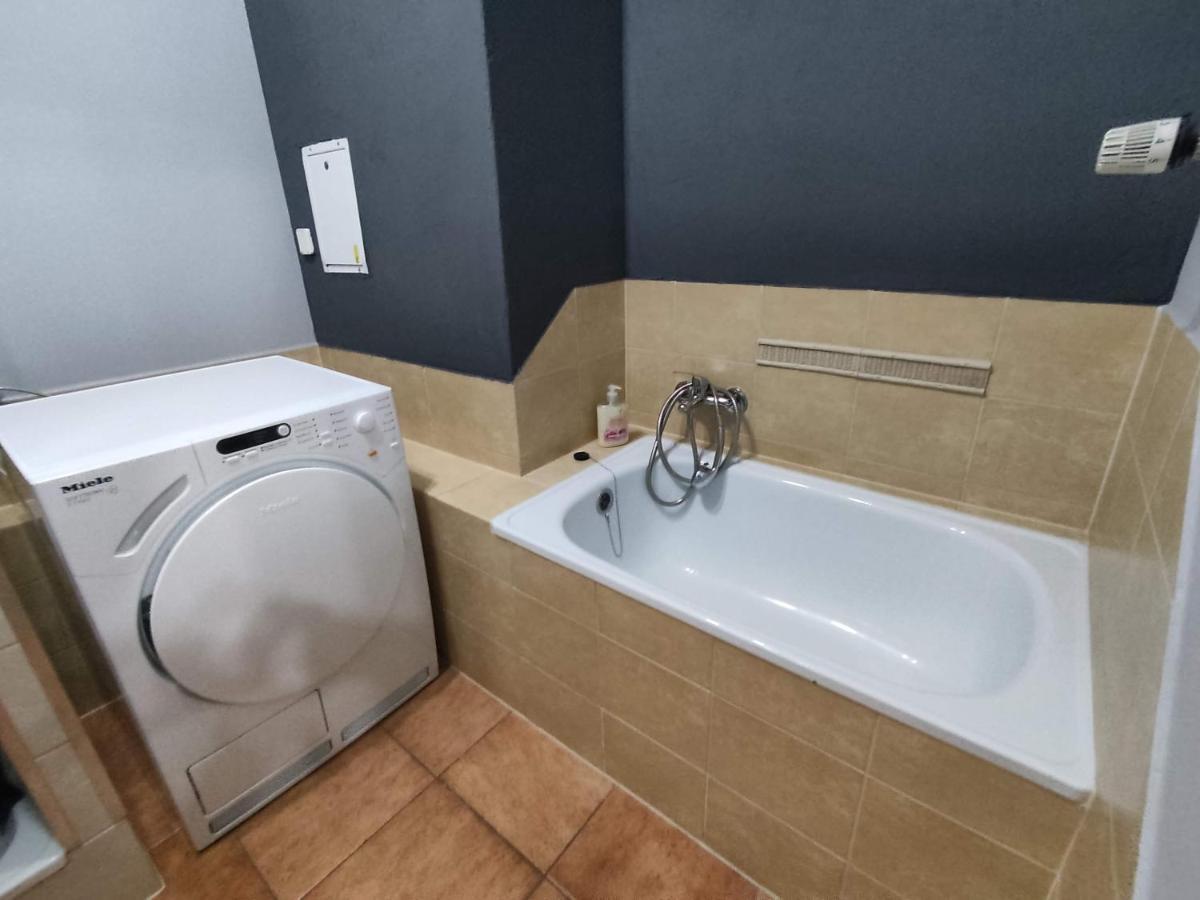 3030 Jana Spychalskiego 32 - Tanie Pokoje W Apartamencie - Samodzielne Zameldowanie - Self Check In Poznań Esterno foto